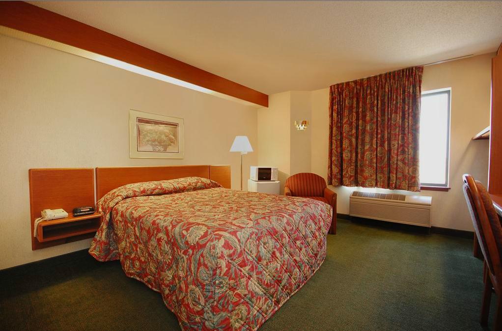 Syracuse Inn And Suites Exterior photo